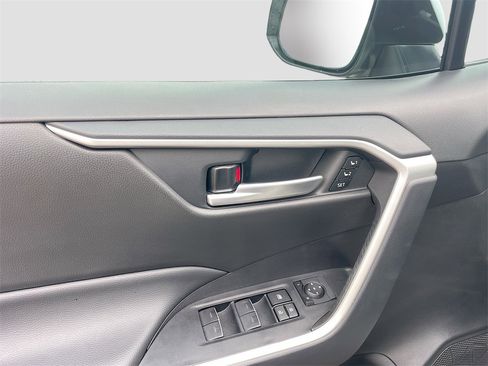 Used 2025 Toyota RAV4 XLE Premium image 9