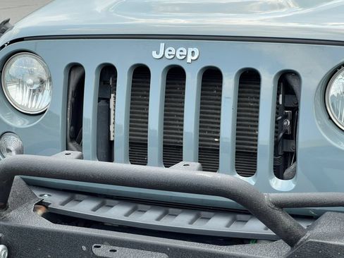 Used 2015 Jeep Wrangler Unlimited Rubicon AWD/4WD image 34