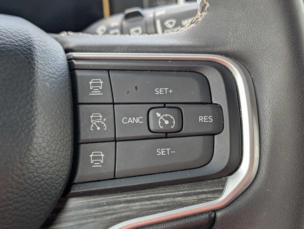 Used 2024 Jeep Wagoneer L Series III w/ Flexible Seating Group AWD/4WD image 28