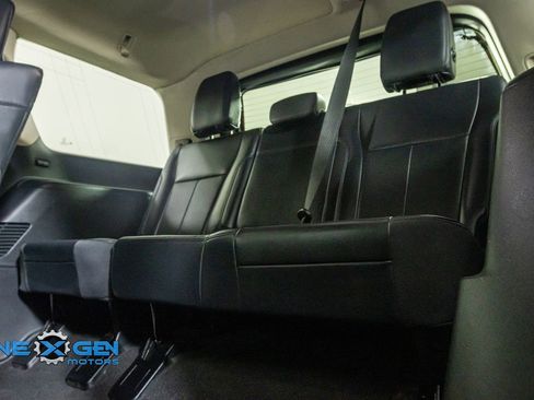 Used 2024 Ford Expedition XLT image 28