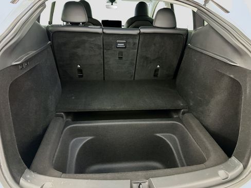 Used 2023 Tesla Model Y Long Range image 31