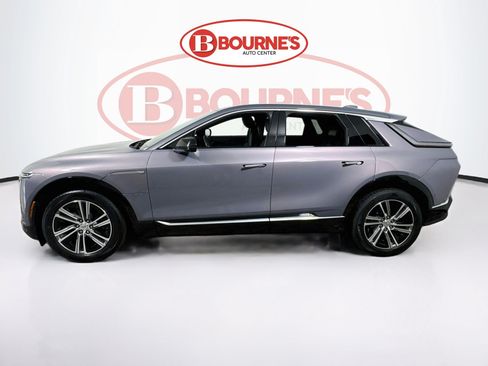 Used 2024 Cadillac Lyriq Luxury AWD/4WD image 7
