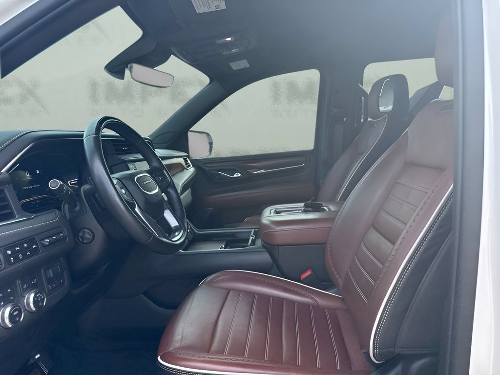 Used 2023 GMC Yukon XL Denali Ultimate AWD/4WD image 9