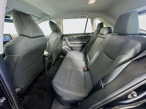 Used 2021 Toyota RAV4 LE AWD/4WD image 16