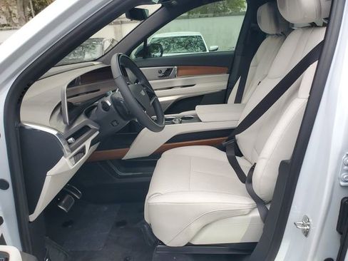 New 2026 Cadillac Vistiq Luxury image 9