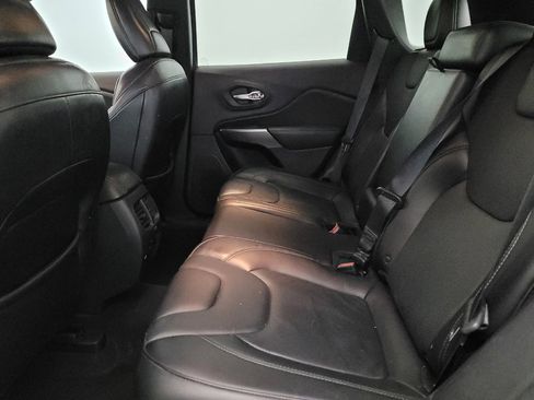 Used 2019 Jeep Cherokee Limited image 18