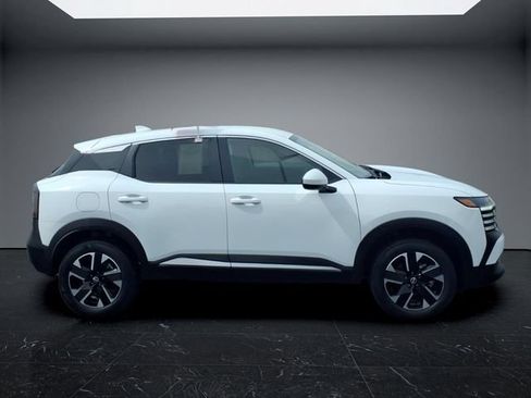 Certified 2025 Nissan Kicks SV AWD/4WD image 8