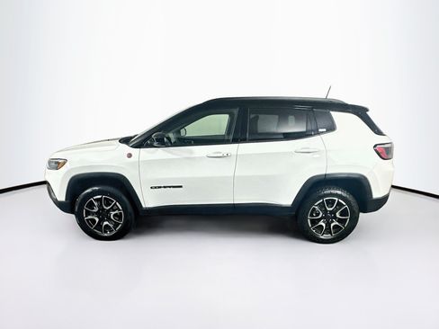 Used 2025 Jeep Compass Trailhawk AWD/4WD image 4