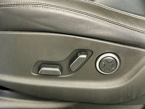 Used 2023 Genesis GV70 2.5T w/ Advanced Package AWD/4WD image 15