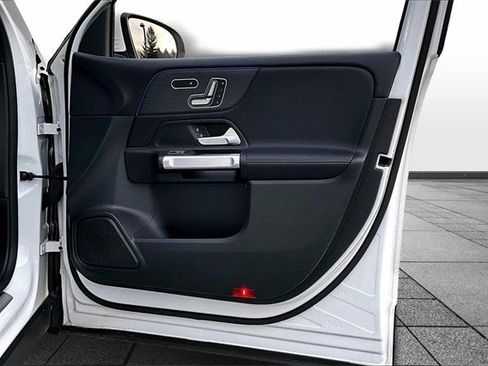 Certified 2023 Mercedes-Benz GLB 250 4MATIC image 31