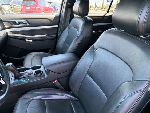 Used 2017 Ford Explorer XLT w/ Equipment Group 202A FWD image 19