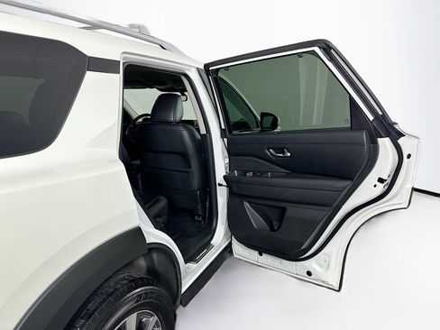 Used 2023 Nissan Pathfinder SL w/ Lighting Package (N92) AWD/4WD image 32