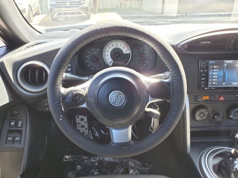 Used 2017 Toyota 86 image 32