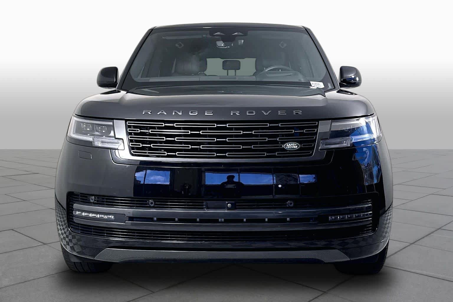 Used 2025 Land Rover Range Rover Long Wheelbase SE AWD/4WD image 3