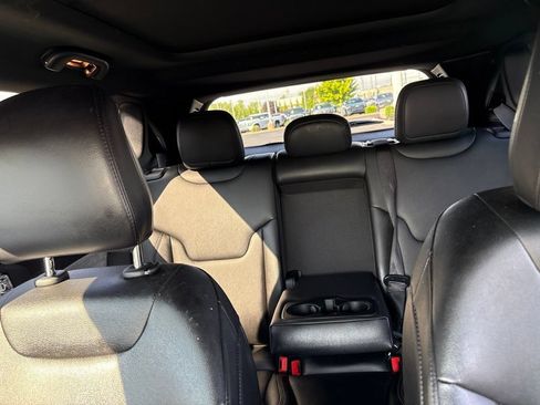 Used 2024 Jeep Compass Latitude w/ Sun and Sound Group AWD/4WD image 16