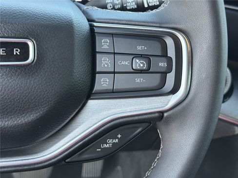 Used 2024 Jeep Wagoneer Series II w/ Convenience Group I AWD/4WD image 30