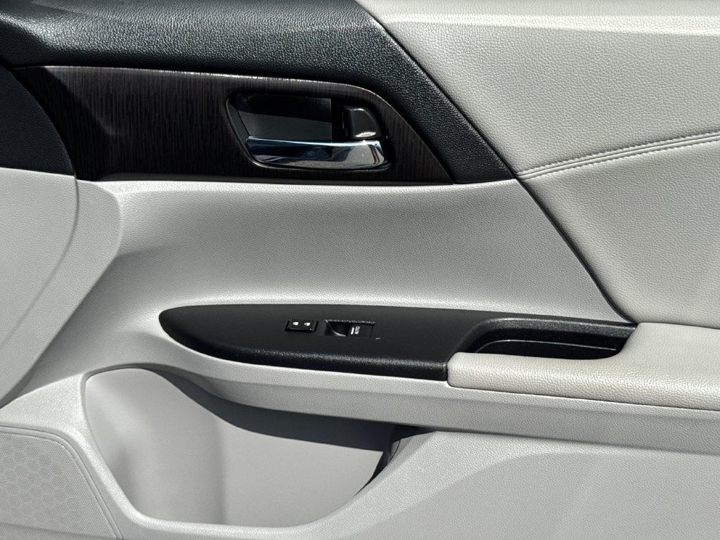 Used 2015 Honda Accord EX-L image 16