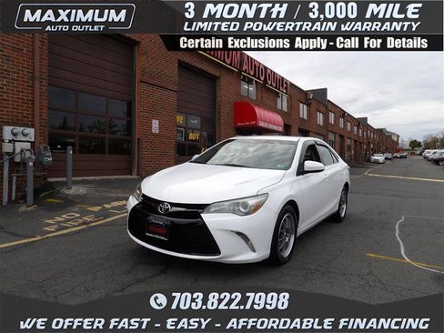 Used 2017 Toyota Camry SE image 1