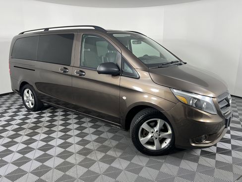 Used 2016 Mercedes-Benz Metris Passenger image 2
