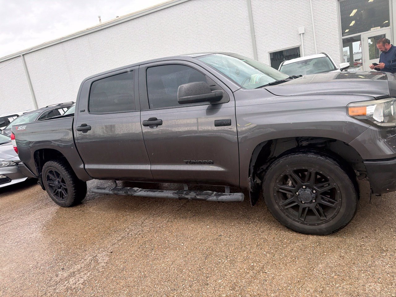 Used 2020 Toyota Tundra SR5 w/ SR5 Leather Package RWD image 2