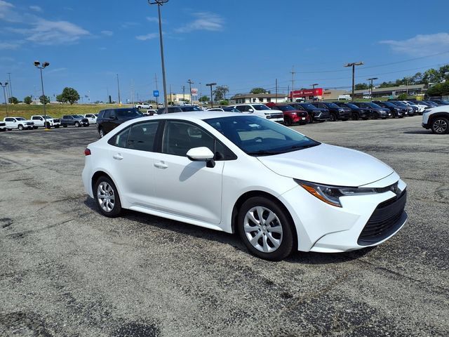 Used 2024 Toyota Corolla LE FWD image 2