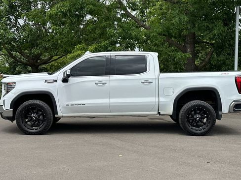 Used 2022 GMC Sierra 1500 SLT w/ X31 Off-Road Package AWD/4WD image 5