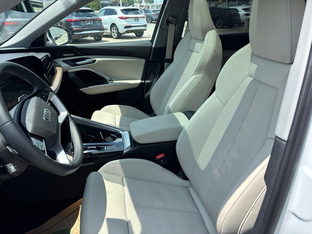 Used 2025 Audi Q5 Premium Plus w/ Premium Plus AWD/4WD image 11