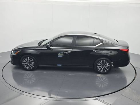 Used 2023 Nissan Altima 2.5 SV FWD image 35