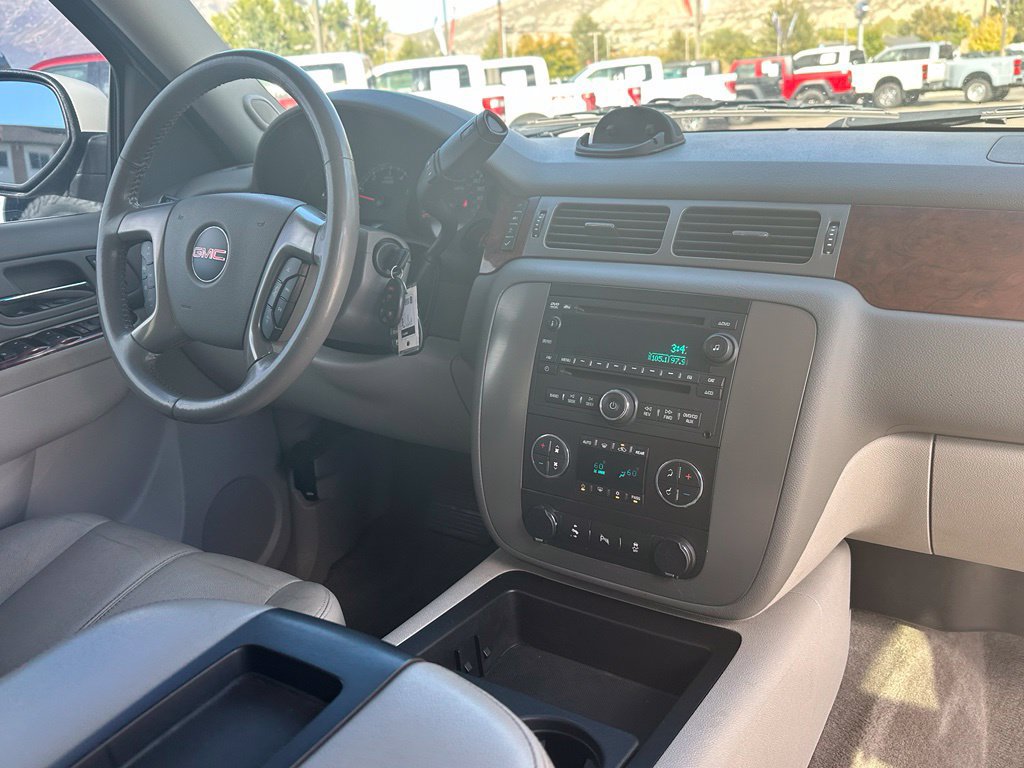 Used 2012 GMC Yukon XL SLT w/ SLT-2 Equipment Package AWD/4WD image 16