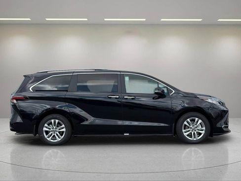 New 2026 Toyota Sienna Limited AWD/4WD image 2