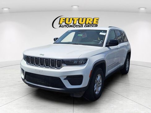 Used 2023 Jeep Grand Cherokee Laredo AWD/4WD image 1
