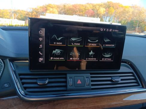 Used 2023 Audi Q5 Premium w/ Convenience Package image 30