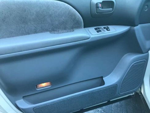 Used 1999 Toyota Sienna XLE image 12