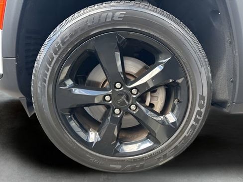 Used 2023 Jeep Grand Cherokee L Laredo image 45