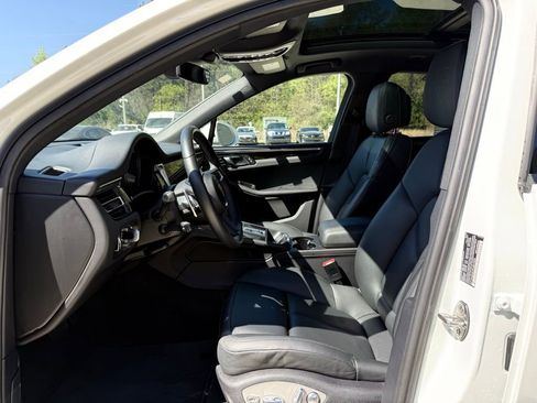 Used 2023 Porsche Macan image 12