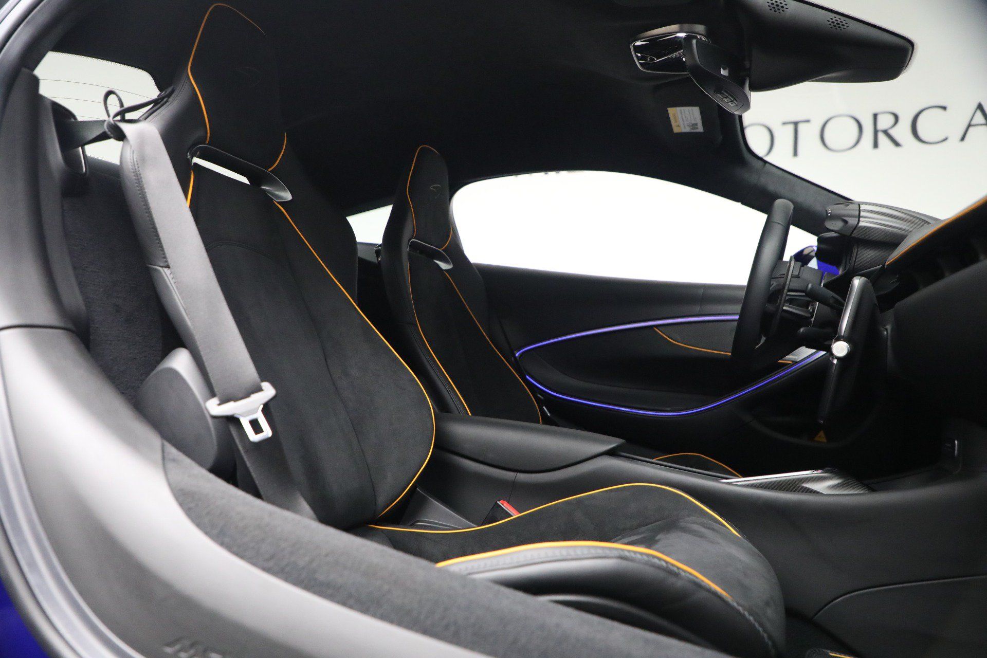 Used 2024 McLaren Artura RWD image 24