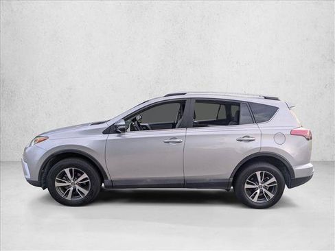 Used 2017 Toyota RAV4 XLE FWD image 5