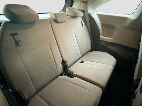 Used 2021 Toyota Sienna LE image 27