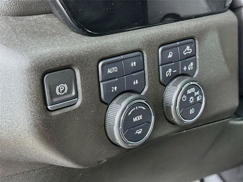 Used 2022 Chevrolet Silverado 1500 LTZ AWD/4WD image 12