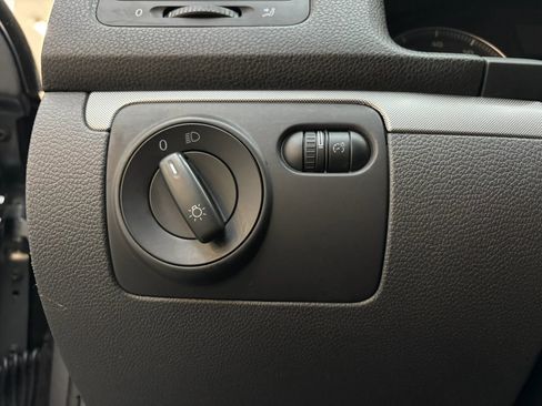 Used 2009 Volkswagen Jetta SE FWD image 15