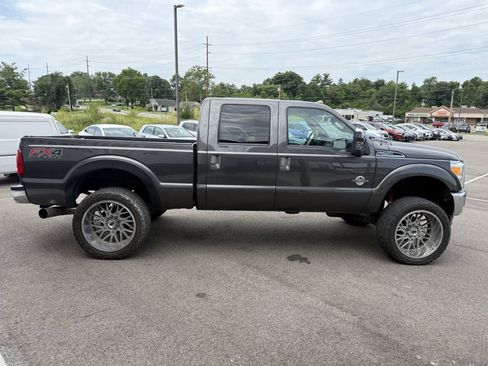 Used 2016 Ford F250 XLT w/ XLT Premium Package AWD/4WD image 6