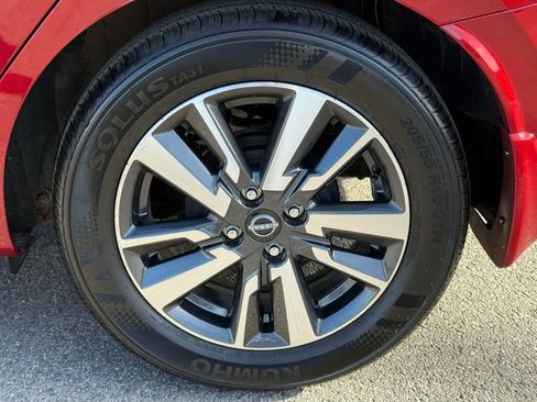 Used 2025 Nissan Versa SV w/ Trunk Package image 30