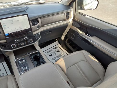 Used 2024 Ford Expedition Limited AWD/4WD image 19