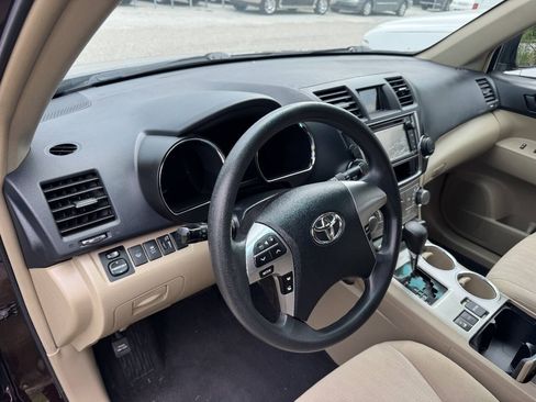 Used 2013 Toyota Highlander 4WD w/ Cold Weather Pkg image 9