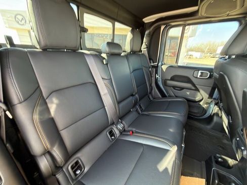 New 2025 Jeep Gladiator Sport image 28