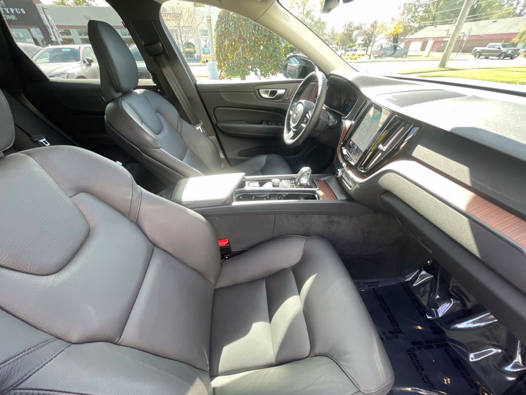 Certified 2024 Volvo XC60 B5 Plus w/ Climate Package AWD/4WD image 15