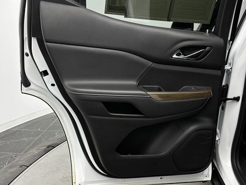 Used 2023 GMC Acadia SLE w/ Driver Convenience Package image 27