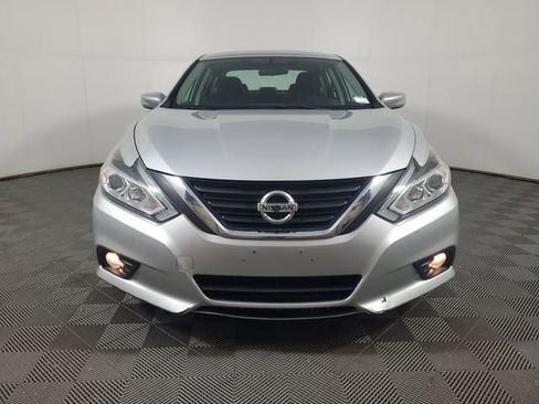 Used 2017 Nissan Altima 2.5 SV image 2