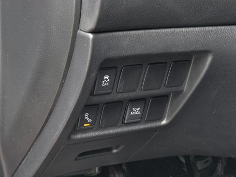 Used 2019 Nissan Pathfinder SV AWD/4WD image 22