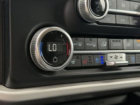 Used 2024 Ford Expedition Max XLT image 23